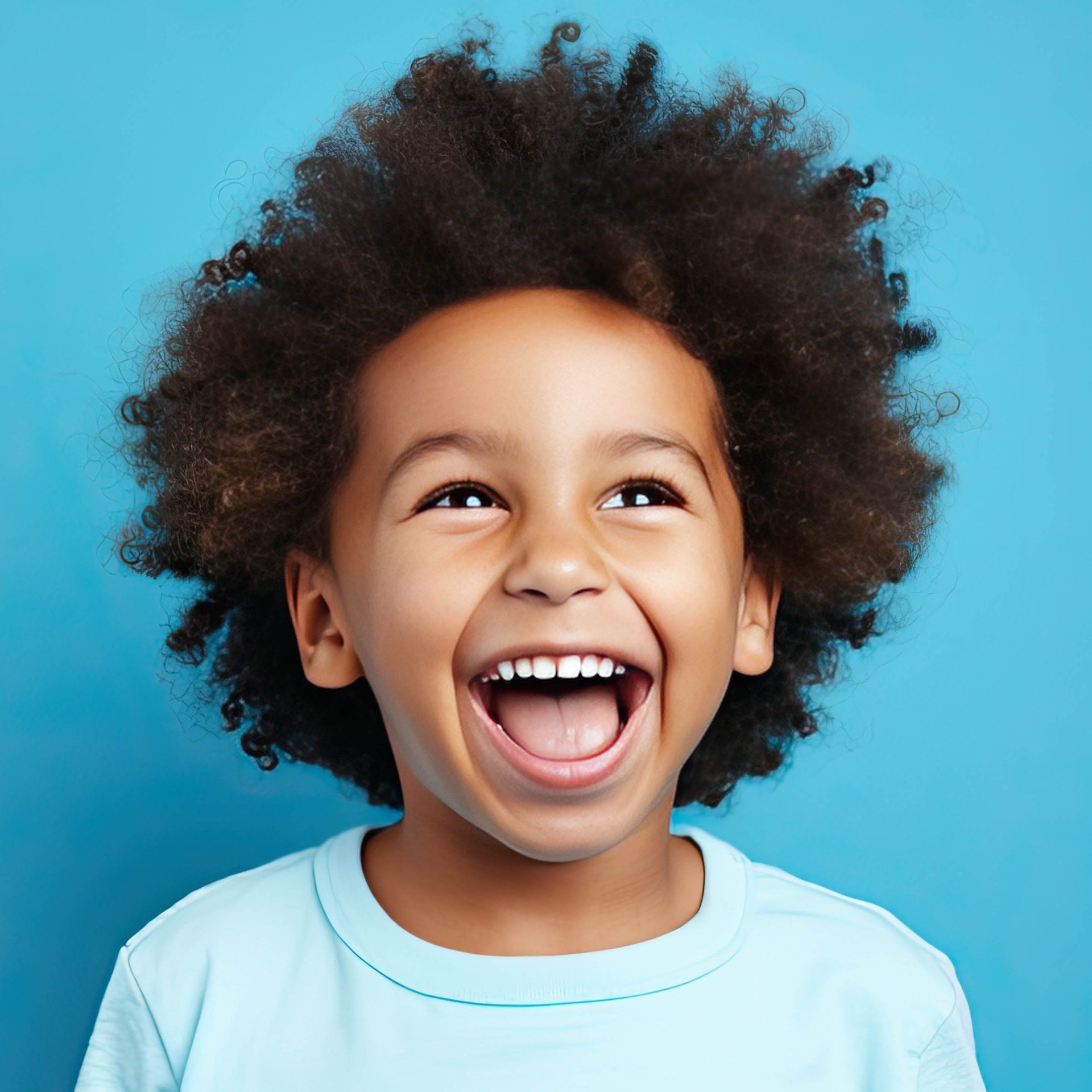 Foto van een lachend kind, de basis voor het gepersonaliseerde kinderboek